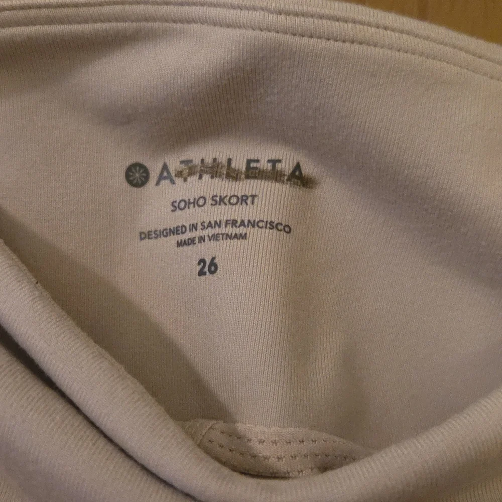 Athleta NWT Soho skort In a Beautiful Neutral Color - Picture 3 of 3